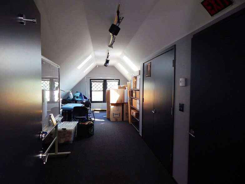 More Photos Of 2326-2330 NW Everett St, Portland Office For Lease