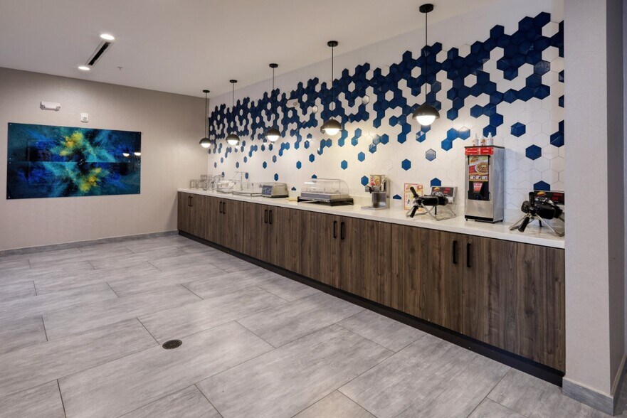 More Photos Of 1002 63rd St, Galveston Hotel For Sale