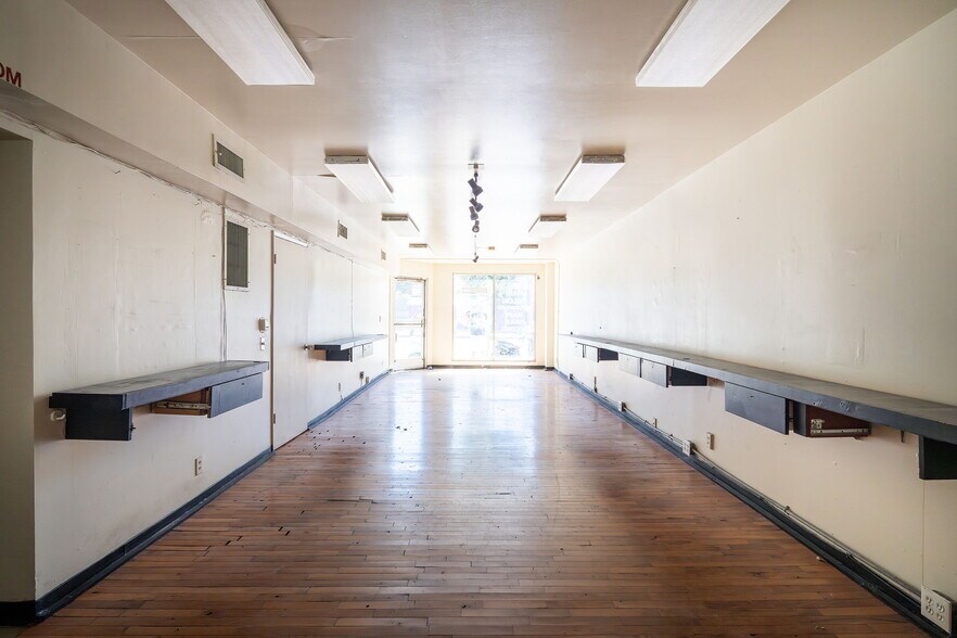 More Photos Of 723-727 N Fairfax Ave, Los Angeles General Retail For Lease