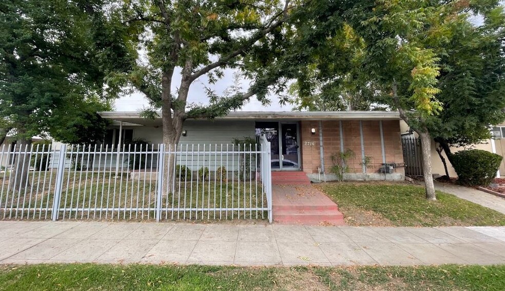 Primary Photo Of 2716 L St, Bakersfield Office For Sale