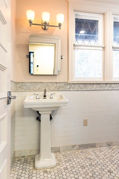 More Photos Of 703 W 7th Ave, Spokane Office For Sale