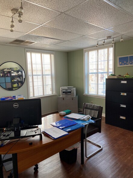 More Photos Of 8505 Delmar Blvd, University City Office For Lease