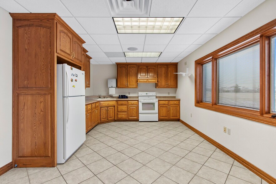 More Photos Of 1201 Enterprise Dr, De Pere Office For Lease
