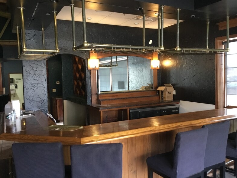 More Photos Of 222-230 W Front St, Wheaton Storefront For Lease