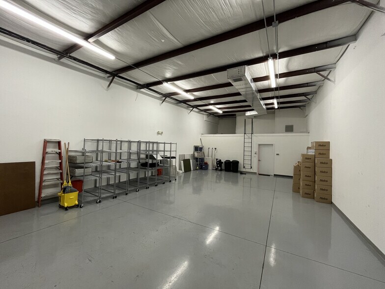More Photos Of 1891 Porter Lake Dr, Sarasota Light Manufacturing For Sale