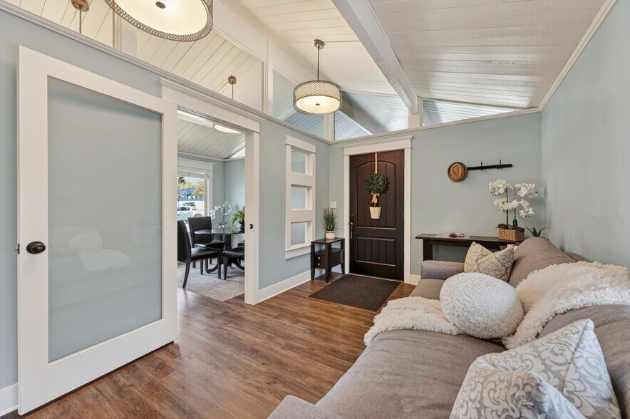 More Photos Of 1720 NE 4th St, Bend Office For Sale