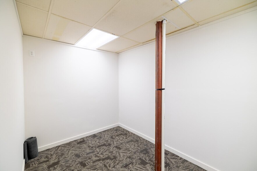 More Photos Of 108 S Santa Fe Ave, Salina General Retail For Lease