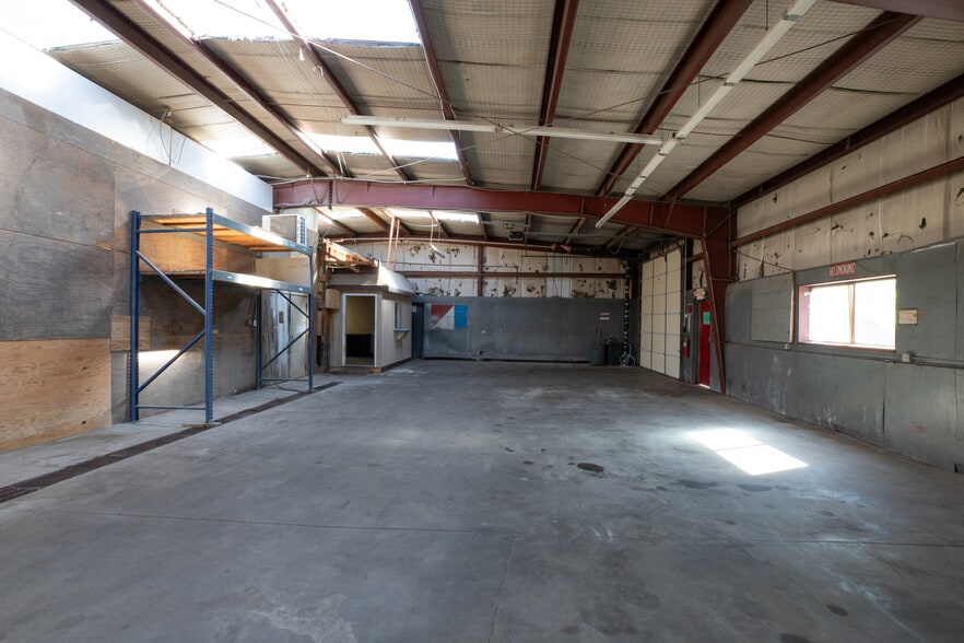 More Photos Of 901 Main St, Grandview Light Manufacturing For Lease
