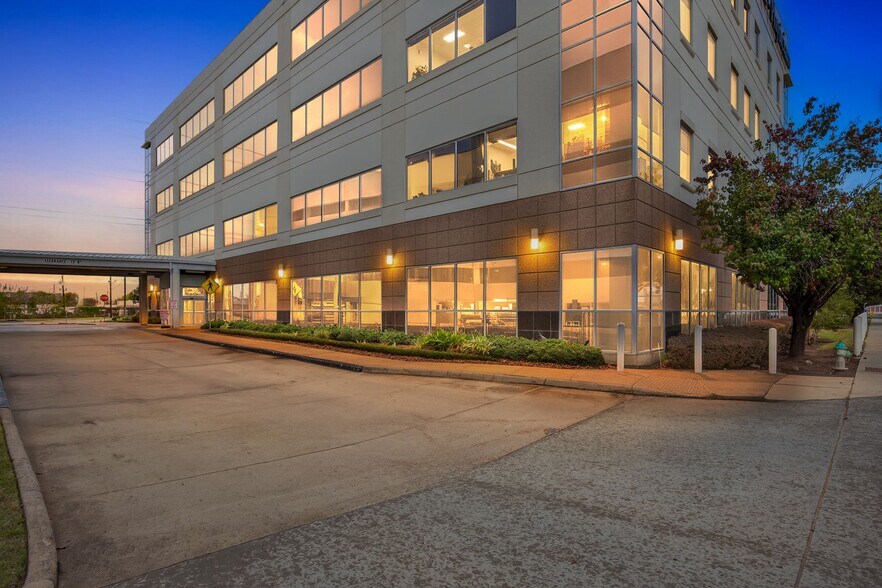 More Photos Of 5420 West Loop S, Bellaire Medical For Lease