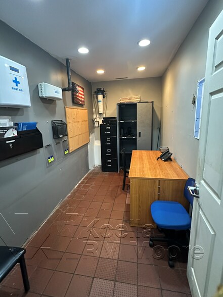 More Photos Of 10321 Chapman Hwy, Seymour Restaurant For Sale