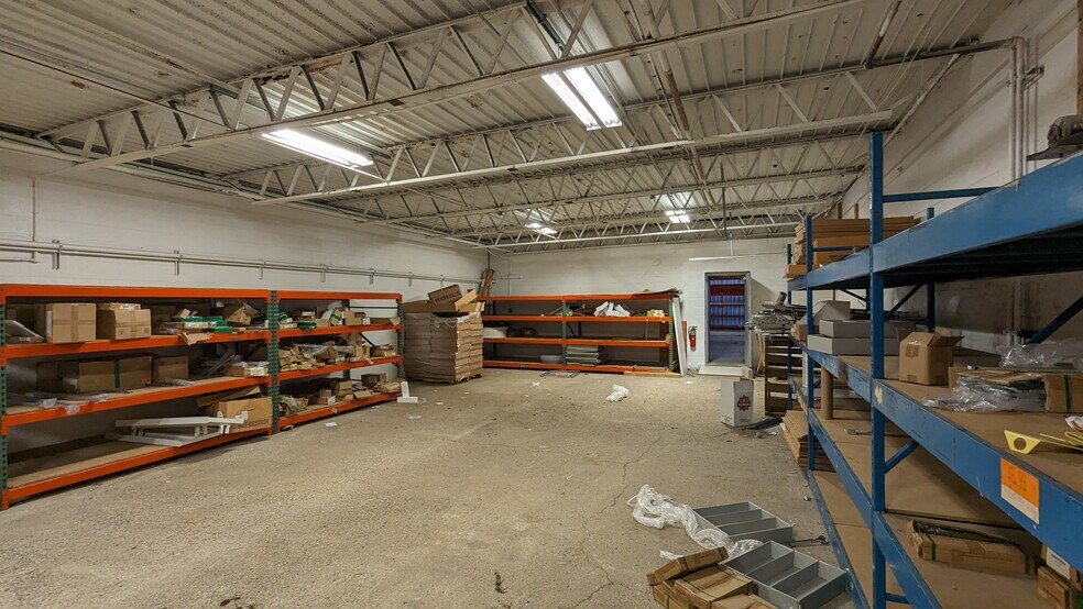More Photos Of 1556-1562 Telegraph Dr, Pontiac Warehouse For Lease