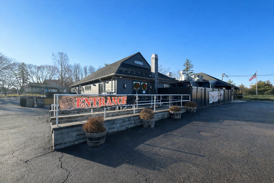 More Photos Of 9095 Sound Ave, Mattituck Restaurant For Sale