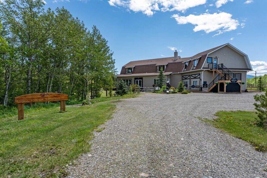 More Photos Of 288139 658 Av W, Longview Hotel For Sale