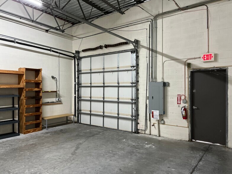 More Photos Of 515 E 27th St, Bradenton Office For Sale