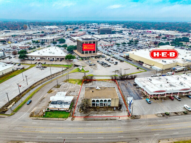 Primary Photo Of 1210 Lake Air Dr, Waco Freestanding For Sale