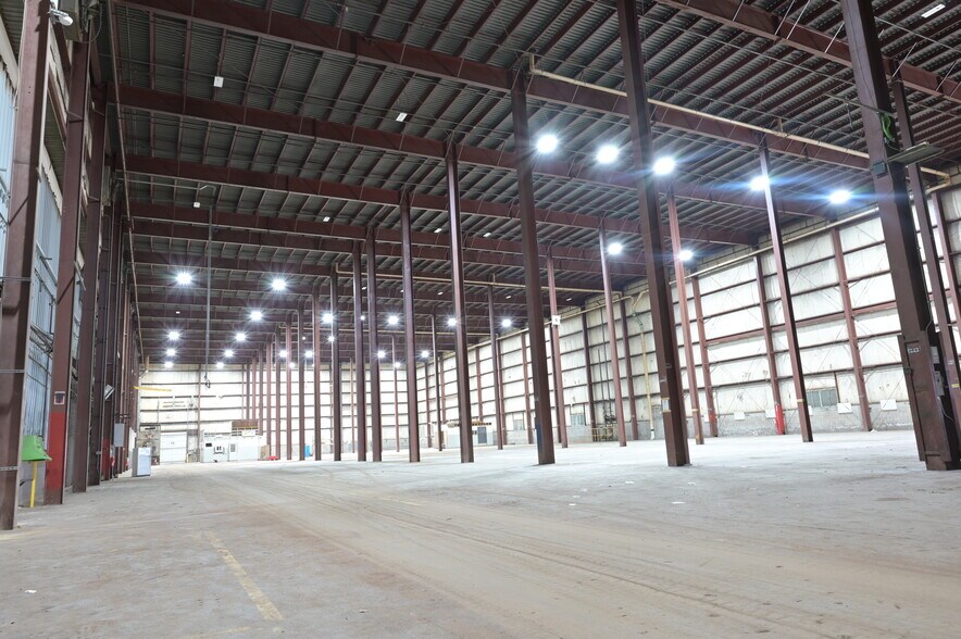 More Photos Of 325 Buffalo St, Franklin Warehouse For Lease