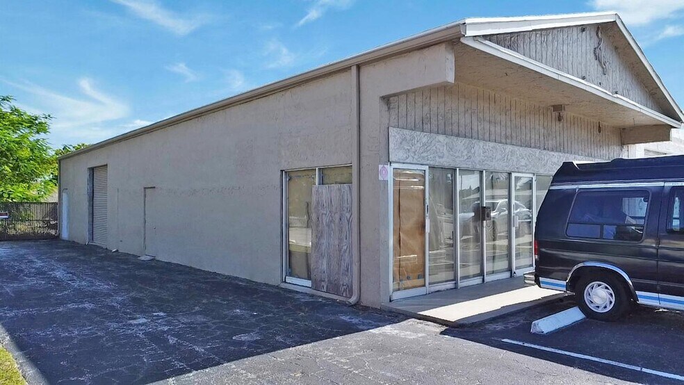 More Photos Of 200 W Prospect Rd, Oakland Park Freestanding For Sale