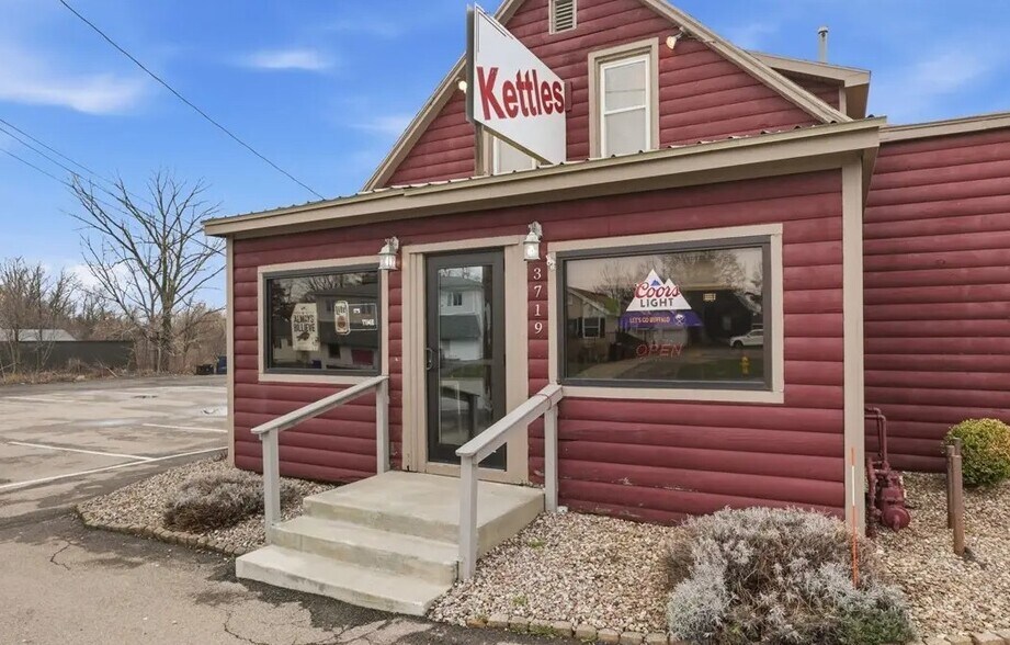 More Photos Of 3719 Abbott Rd, Orchard Park Restaurant For Sale