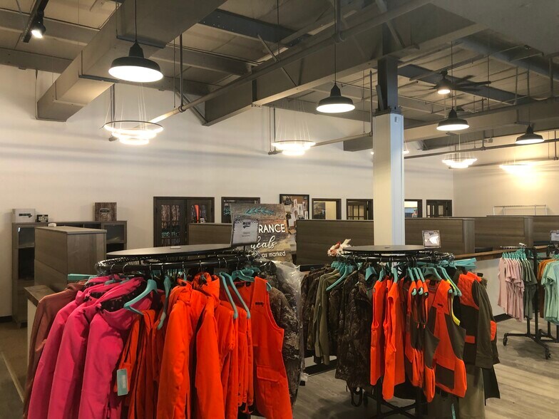 More Photos Of 4630-4672 E Washington Ave, Madison Freestanding For Lease