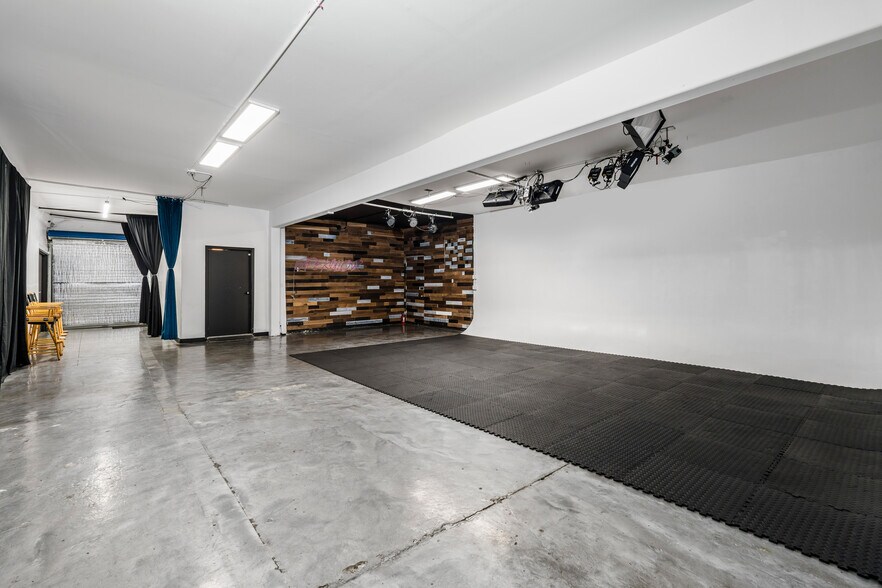 More Photos Of 3642 W 139th St, Hawthorne Movie Radio TVStudio For Lease