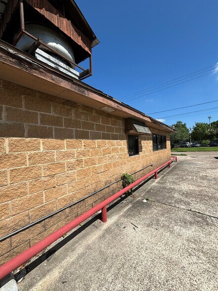 More Photos Of 3815 Cavalcade St, Houston Restaurant For Sale