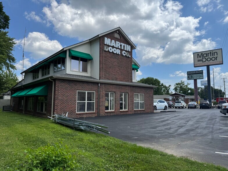 More Photos Of 3025 N Saint Peters Pky, Saint Peters Showroom For Sale