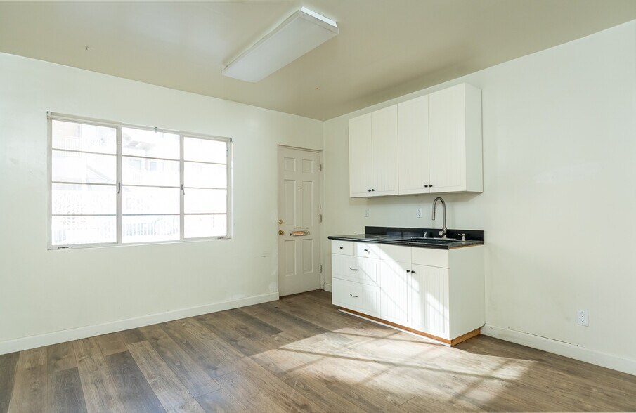 More Photos Of 2028 Lake Ave, Altadena Office For Sale
