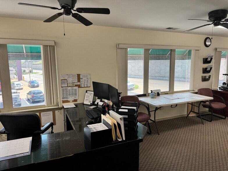 More Photos Of 3025 N Saint Peters Pky, Saint Peters Showroom For Sale