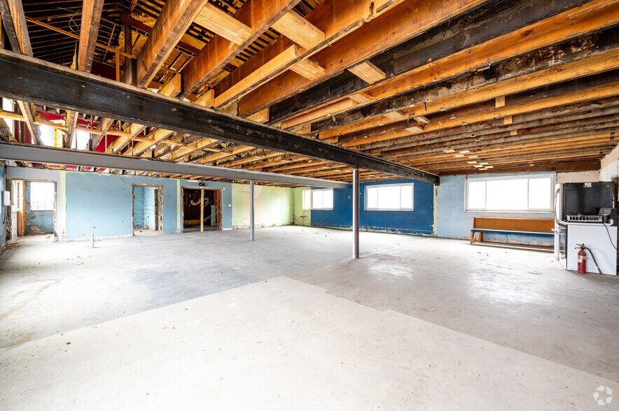 More Photos Of 1001 Hosbrook St, Indianapolis Religious Facility For Sale