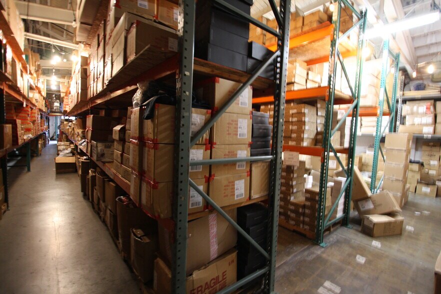 More Photos Of 1722 Santee St, Los Angeles Warehouse For Lease