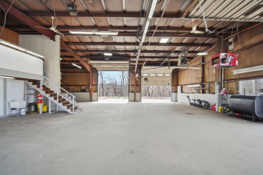 More Photos Of 14 Easthampton Rd, Northampton Warehouse For Lease