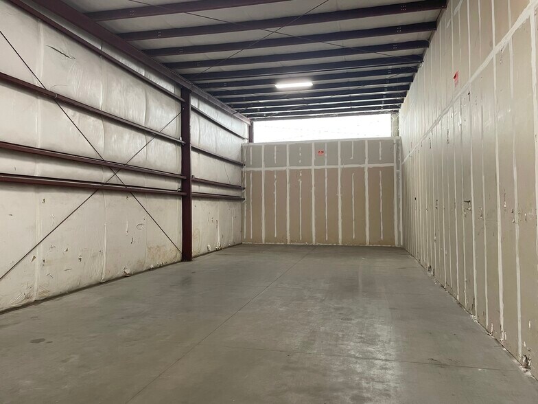 More Photos Of 7111 Davis Creek Rd, Jacksonville Warehouse For Sale