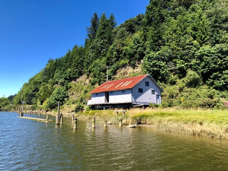 More Photos Of 6750 Or-126 Hwy, Florence Marina For Sale