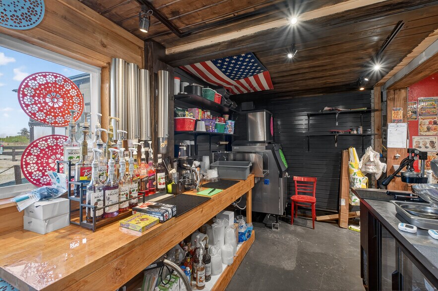 More Photos Of 14969 W Bow Hill Rd, Bow Bar For Sale