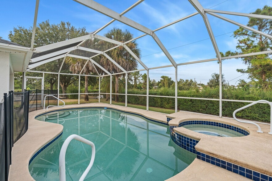 More Photos Of 5106 Lee Blvd, Lehigh Acres Office For Sale