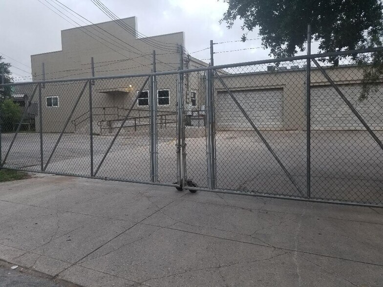 More Photos Of 730 Perez St, San Antonio Manufacturing For Sale