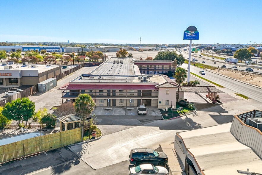 More Photos Of 7202 S Pan Am Expy, San Antonio Hotel For Sale