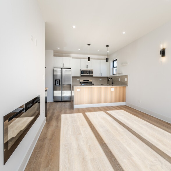 More Photos Of 2941 W Wilcox St, Chicago Apartments For Sale
