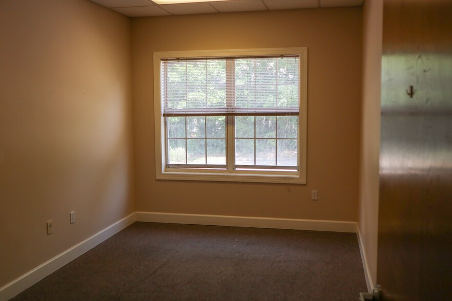 More Photos Of 2650 Apalachee Pky, Tallahassee Office For Lease