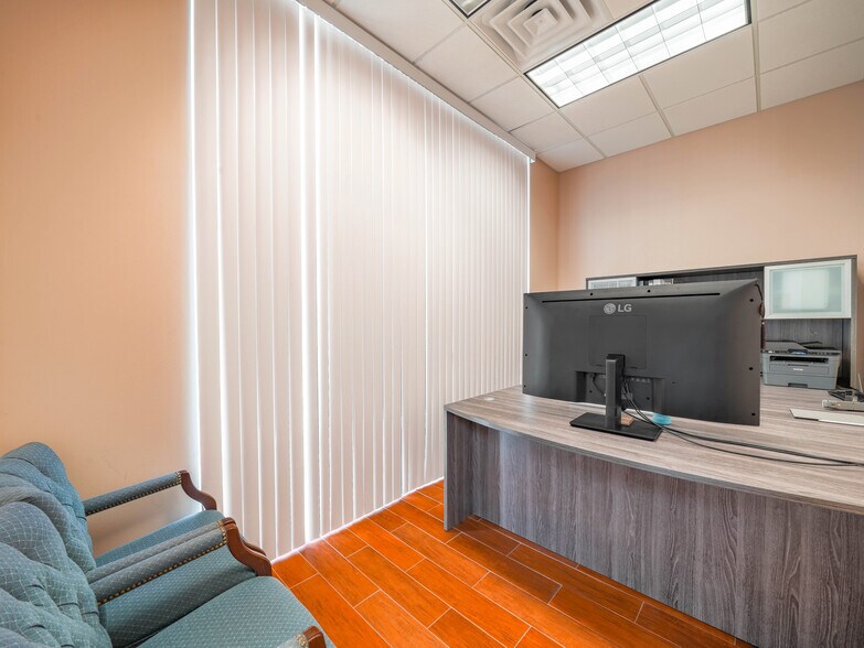 More Photos Of 7350 Futures Dr, Orlando Office For Sale