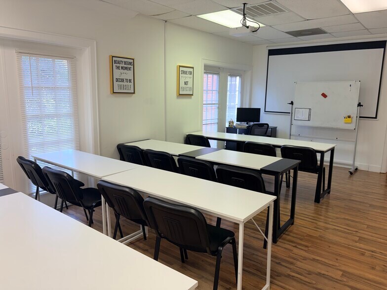 More Photos Of 12000 N Dale Mabry Hwy, Tampa Office For Lease