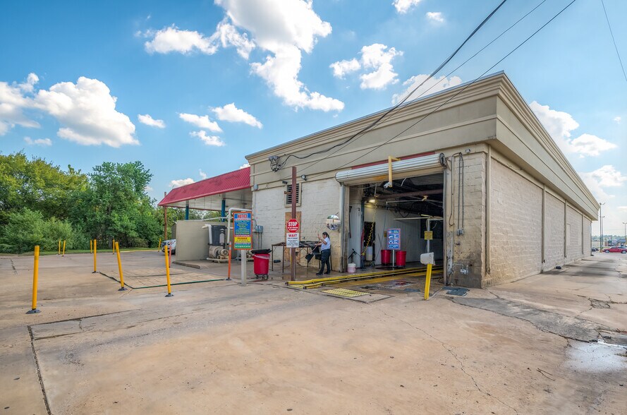 More Photos Of 309 S Timberland Dr, Lufkin Auto Repair For Sale