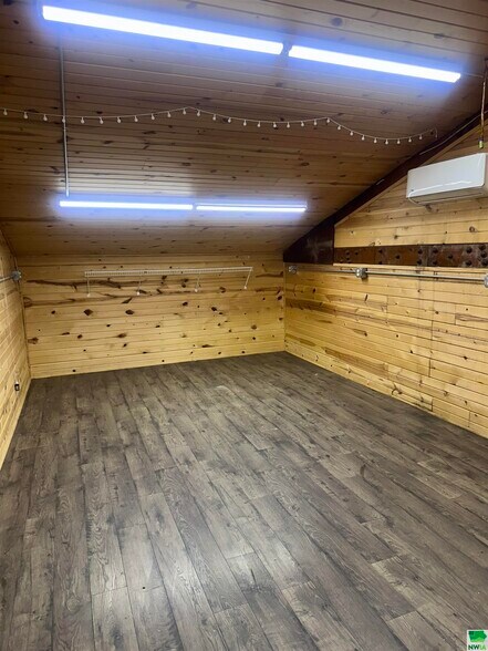 More Photos Of 601 E 10th St, Alton Warehouse For Sale