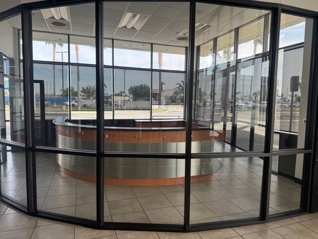More Photos Of 4625 Wible Rd, Bakersfield Auto Dealership For Lease