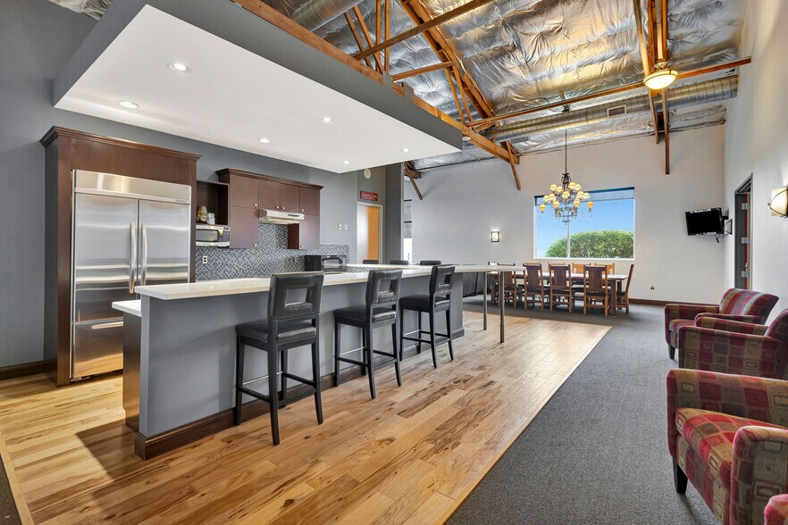 More Photos Of 4400 Port Union Rd, West Chester Light Distribution For Lease