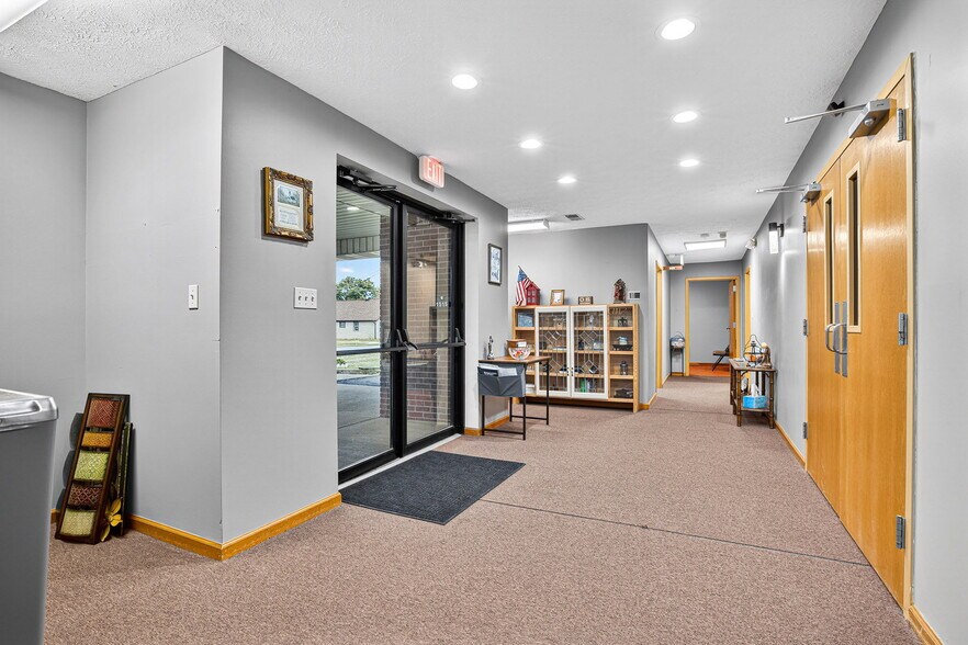 More Photos Of 1301 S Meridian St, Lebanon Religious Facility For Sale