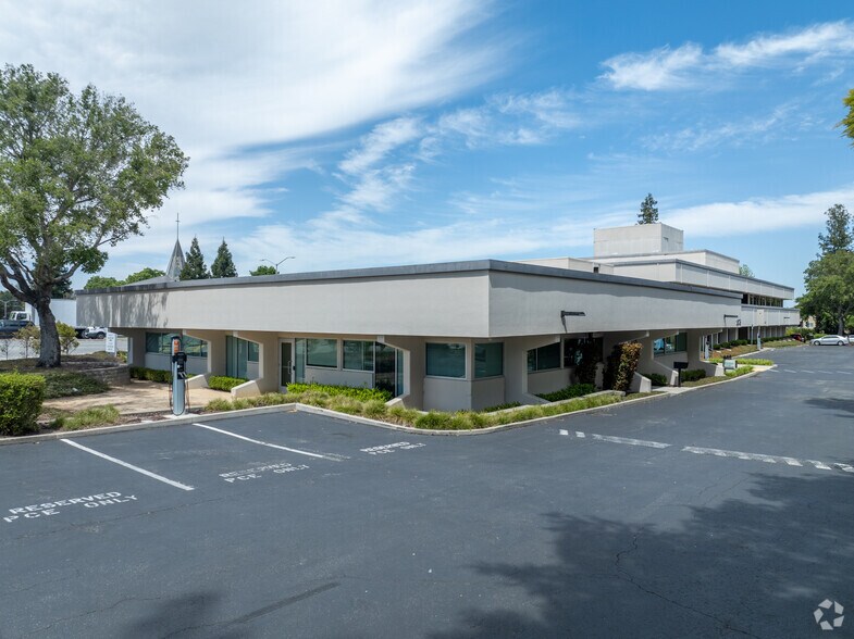 More Photos Of 2055-2075 Woodside Rd, Redwood City Office For Lease