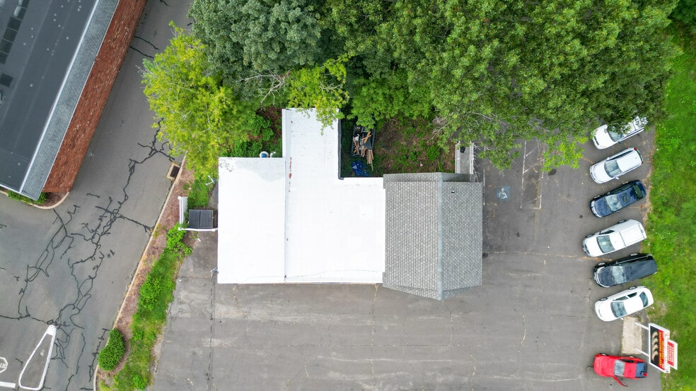 More Photos Of 202 Union St, Vernon Auto Repair For Sale