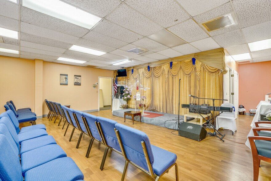 More Photos Of 6314 Windsor Mill Rd, Woodlawn Office For Sale