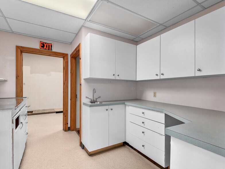 More Photos Of 1001 Greenville Hwy, Hendersonville Medical For Sale